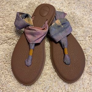 Sanuk Sandals NWOT